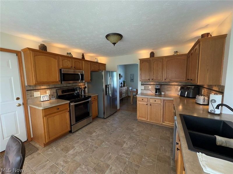 203 Rivers Edge Drive , Amherst, OH 44001 Photo 14