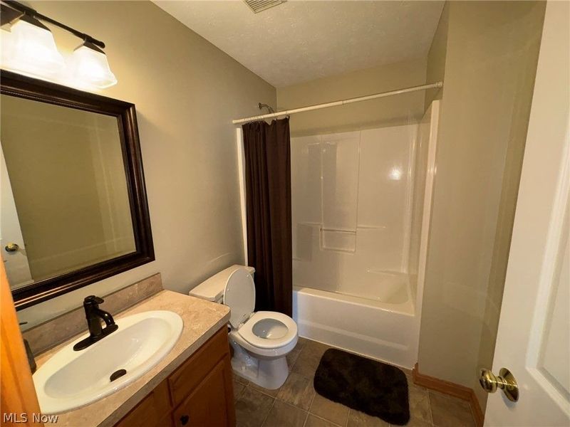 203 Rivers Edge Drive, Amherst, OH 44001 Photo 6