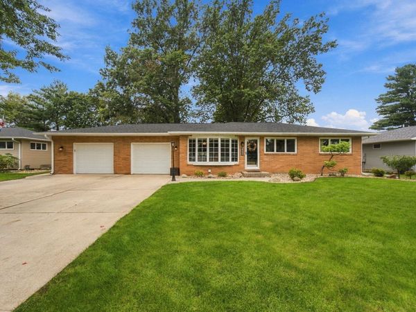 4211 Crestview Drive, Cedar Falls, IA 50613