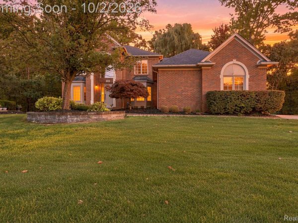 559 Trillium Drive, Troy, Mi 48085