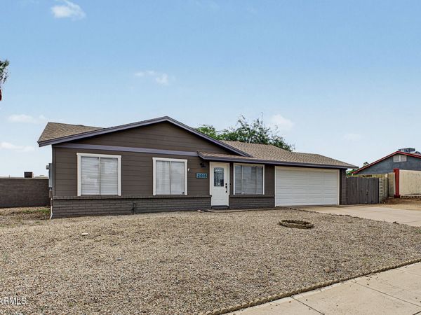 2015 E VISTA Drive, Phoenix, AZ 85022