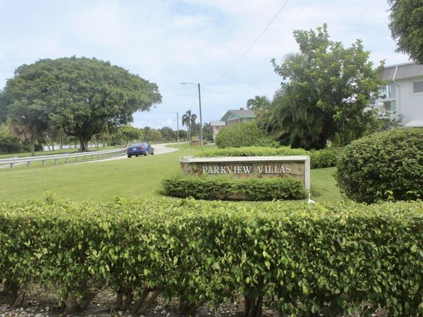 2440 Lake Osborne Drive, Lake Worth Beach, FL 33461