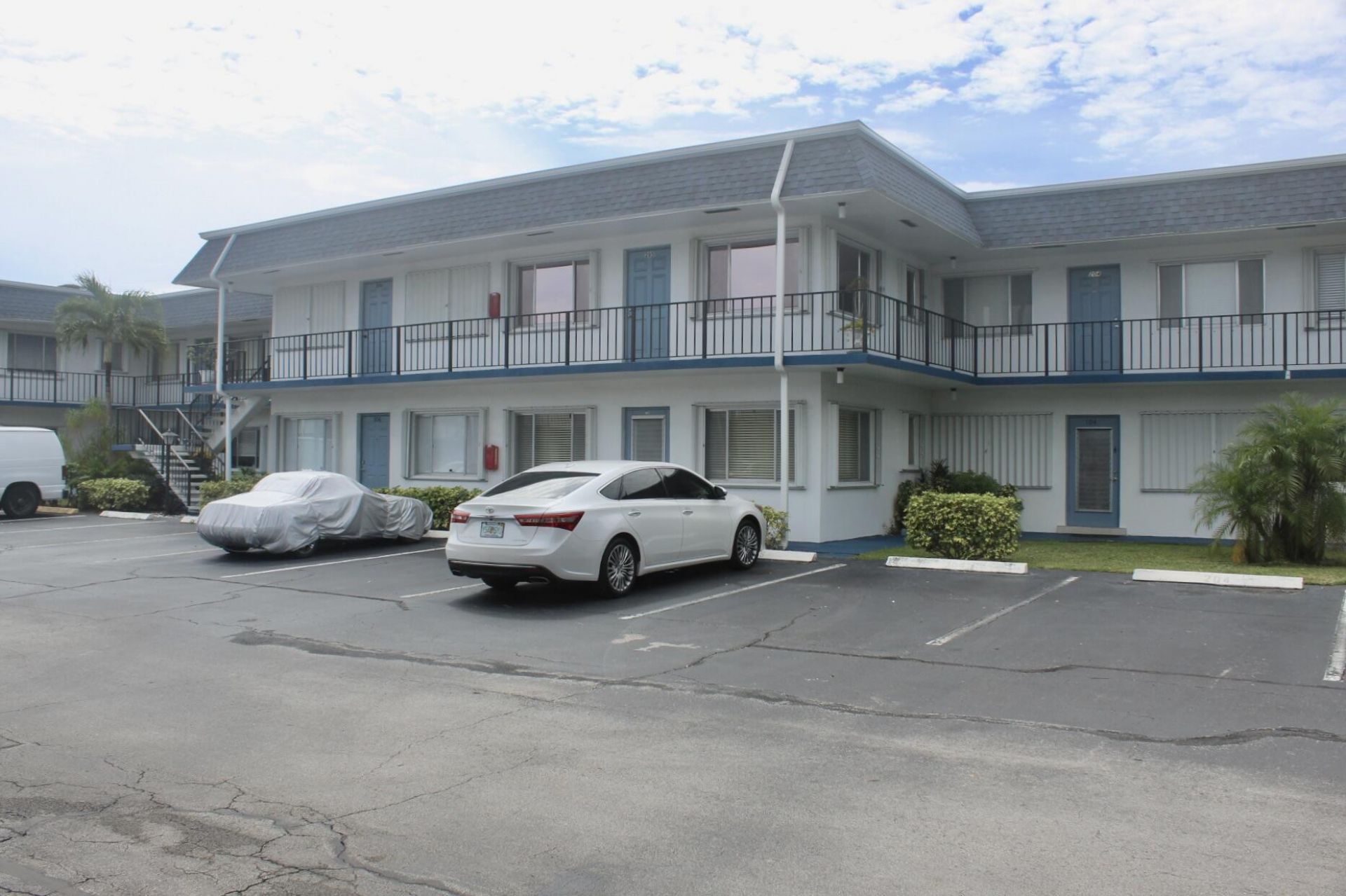 2440 Lake Osborne Drive, Unit 105, Lake Worth Beach, FL 33461 Photo