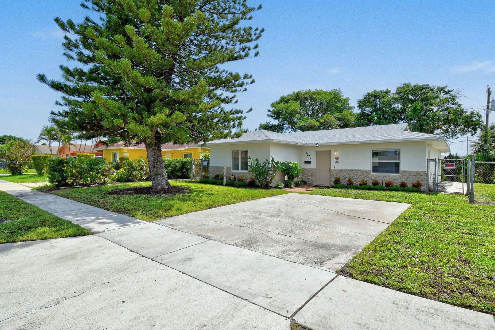1025 W 7th Street, Riviera Beach, FL 33404 Photo