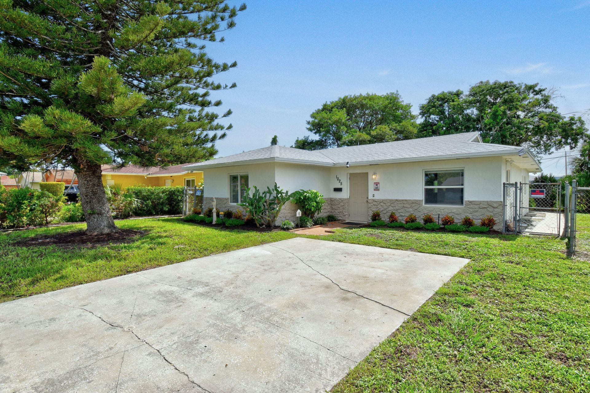 1025 W 7th Street, Riviera Beach, FL 33404 Photo