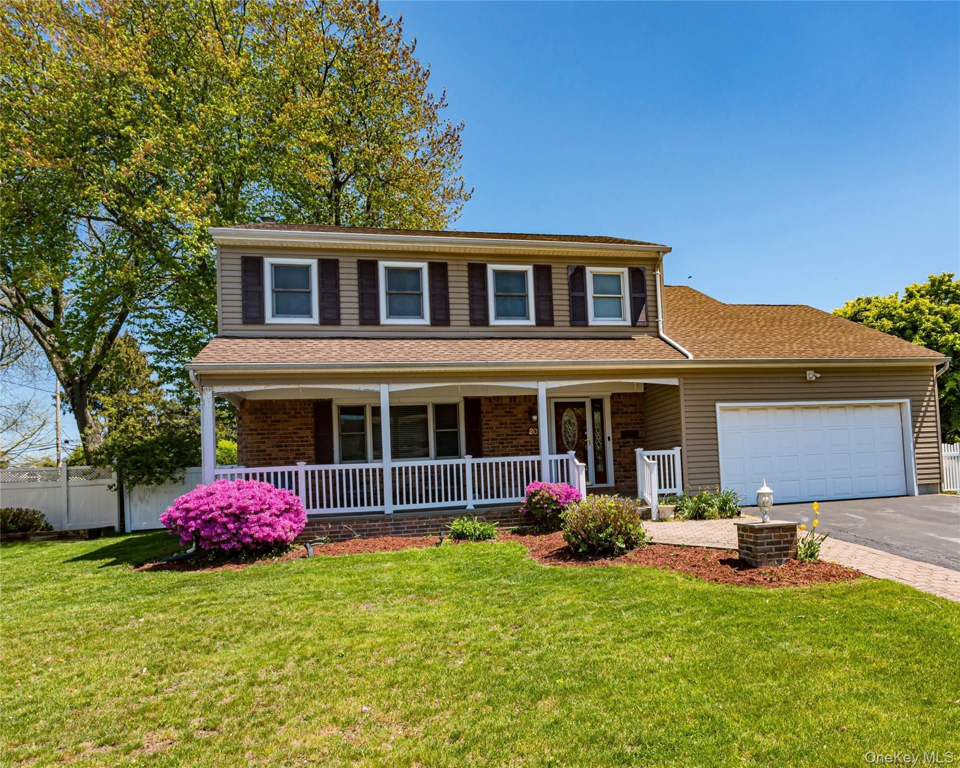 20 Evon Drive Sw, Syosset, NY 11791 Main Photo