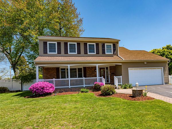 20 Evon Drive SW, Syosset, NY 11791