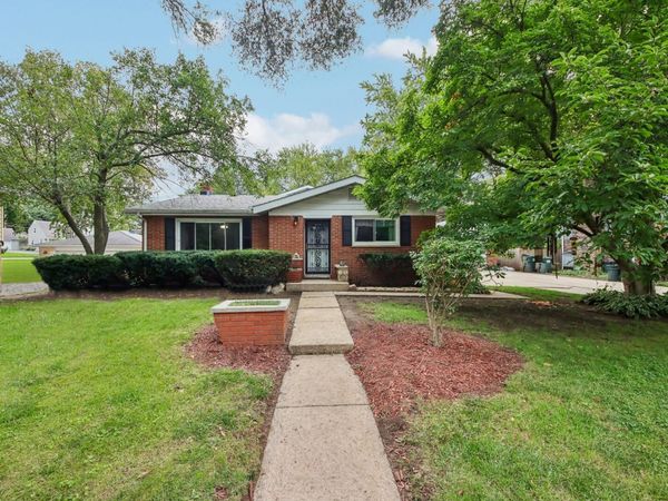 213 Edgemont Street , Mundelein, IL 60060