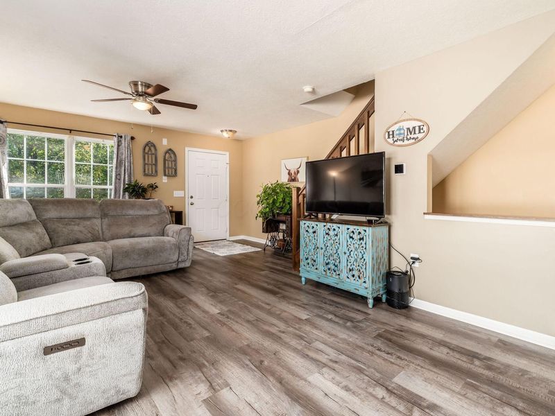 6358 Needletail Road, Unit 27, Columbus, OH 43230 Photo 3