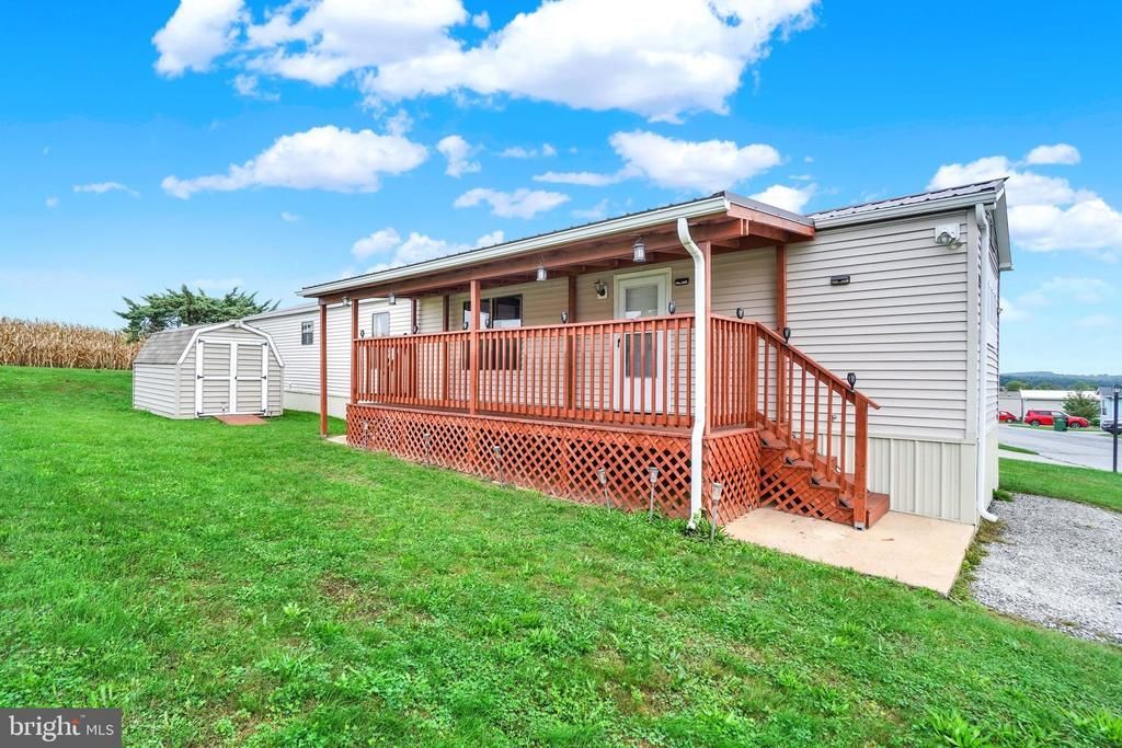 144 CARBRIDGE ROAD W , STEWARTSTOWN, PA 17363