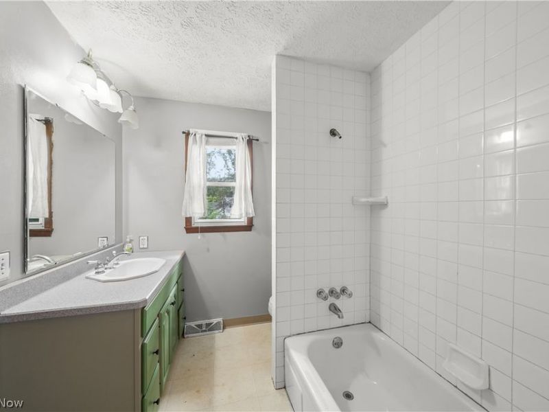 620 Ophelia Street, Newton Falls, OH 44444 Photo 10