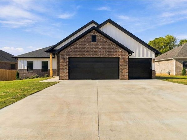 91 W Watson Lane , Farmington, AR 72730
