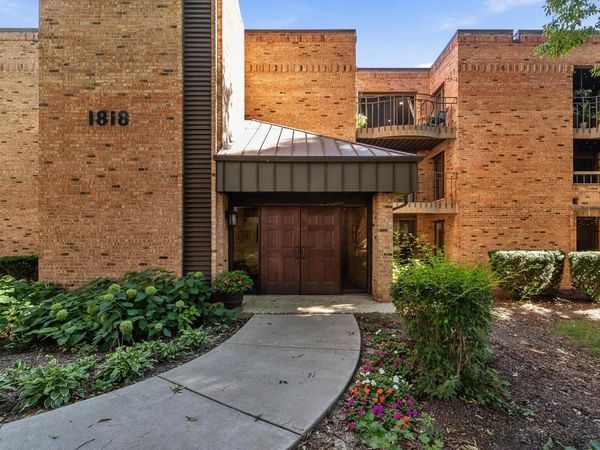 1818 E Shorewood BOULEVARD, Unit 313, Shorewood, WI 53211