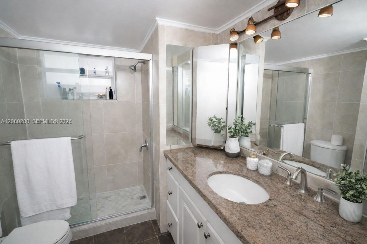 1780 NE 191st St, Unit 605-2, Miami, FL 33179 Photo
