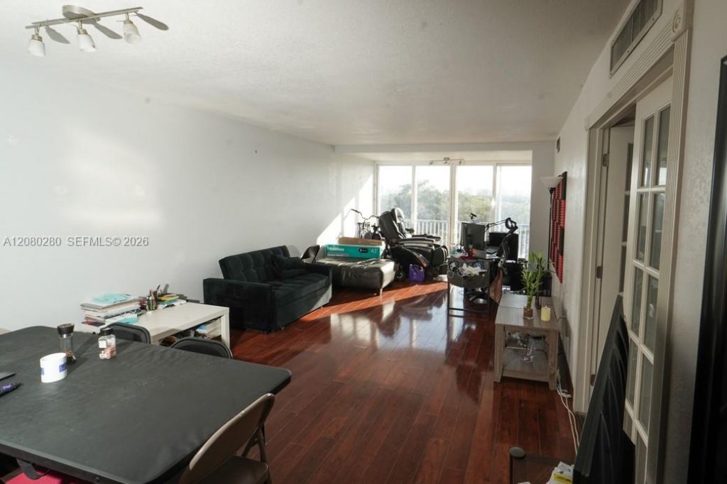 1780 NE 191st St, Unit 605-2, Miami, FL 33179 Photo