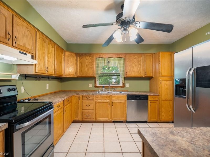 1451 Mishler Street NE, Alliance, OH 44601 Photo 2