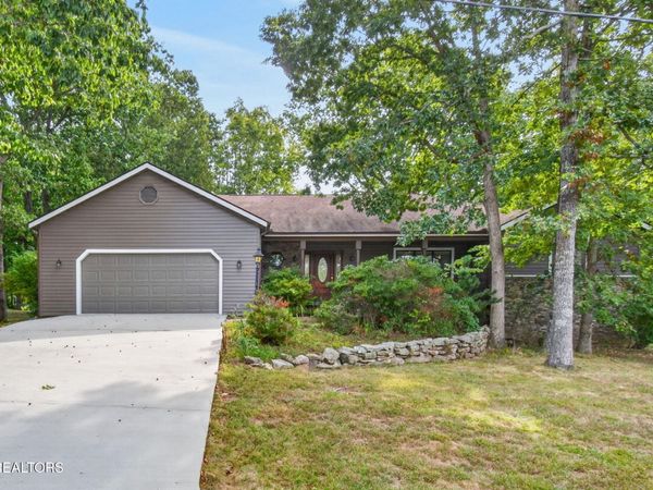 31 Kingsboro Lane, Crossville, TN 38558