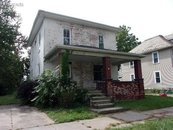 225 E South Street, Fostoria, OH 44830
