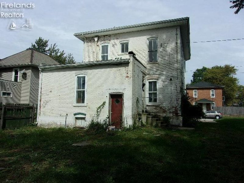 225 E South Street, Fostoria, OH 44830 Photo 12