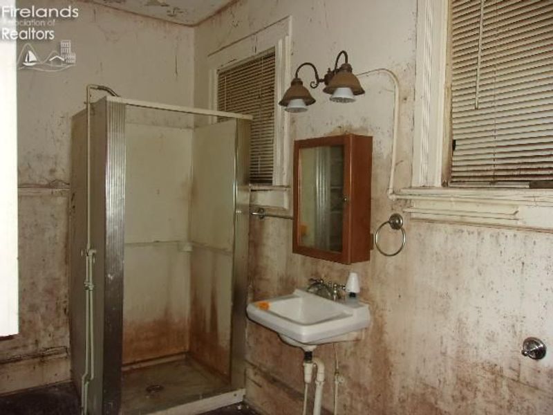 225 E South Street, Fostoria, OH 44830 Photo 6