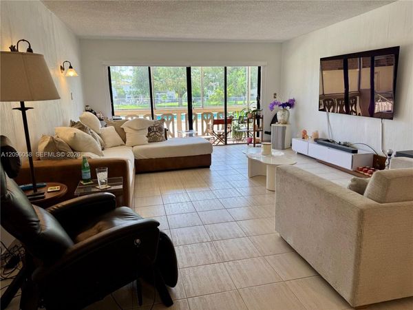 800 NE 195th St, Unit 110, Miami, FL 33179