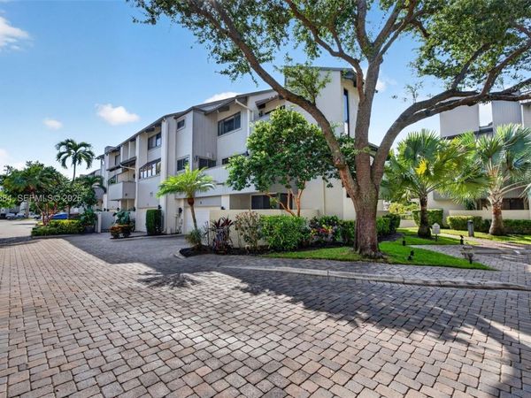 8 Port Side Dr , Unit 8A, Fort Lauderdale, FL 33316