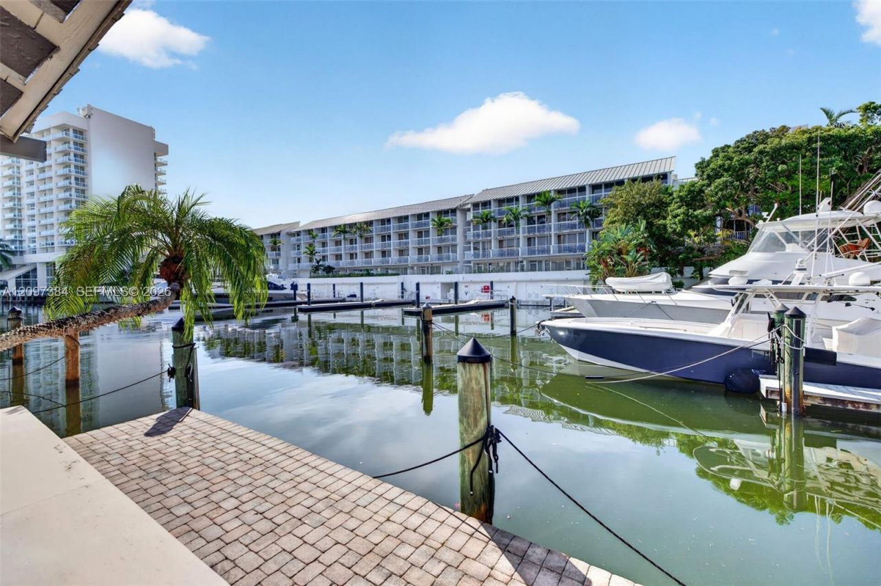 8 Port Side Dr , Unit 8A, Fort Lauderdale, FL 33316 Photo