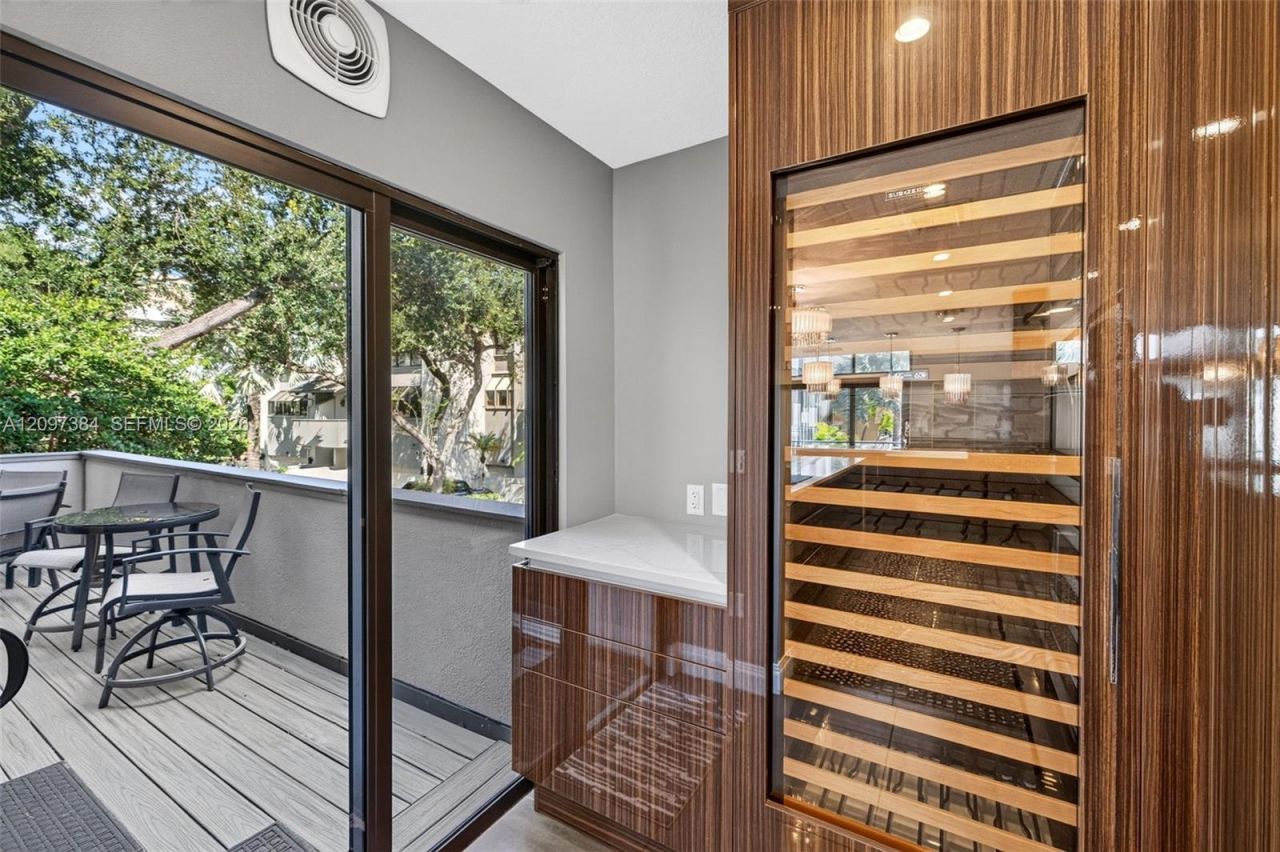8 Port Side Dr , Unit 8A, Fort Lauderdale, FL 33316 Photo