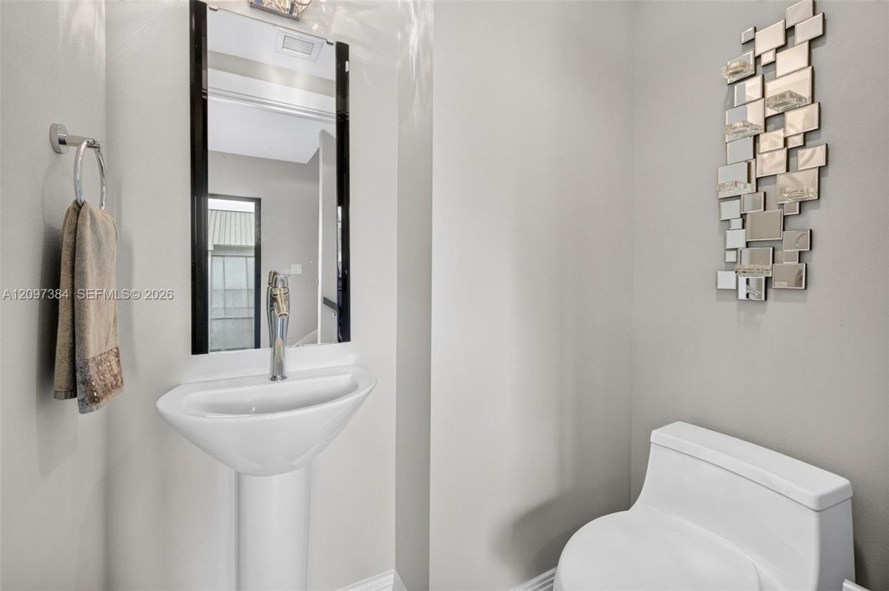 8 Port Side Dr , Unit 8A, Fort Lauderdale, FL 33316 Photo
