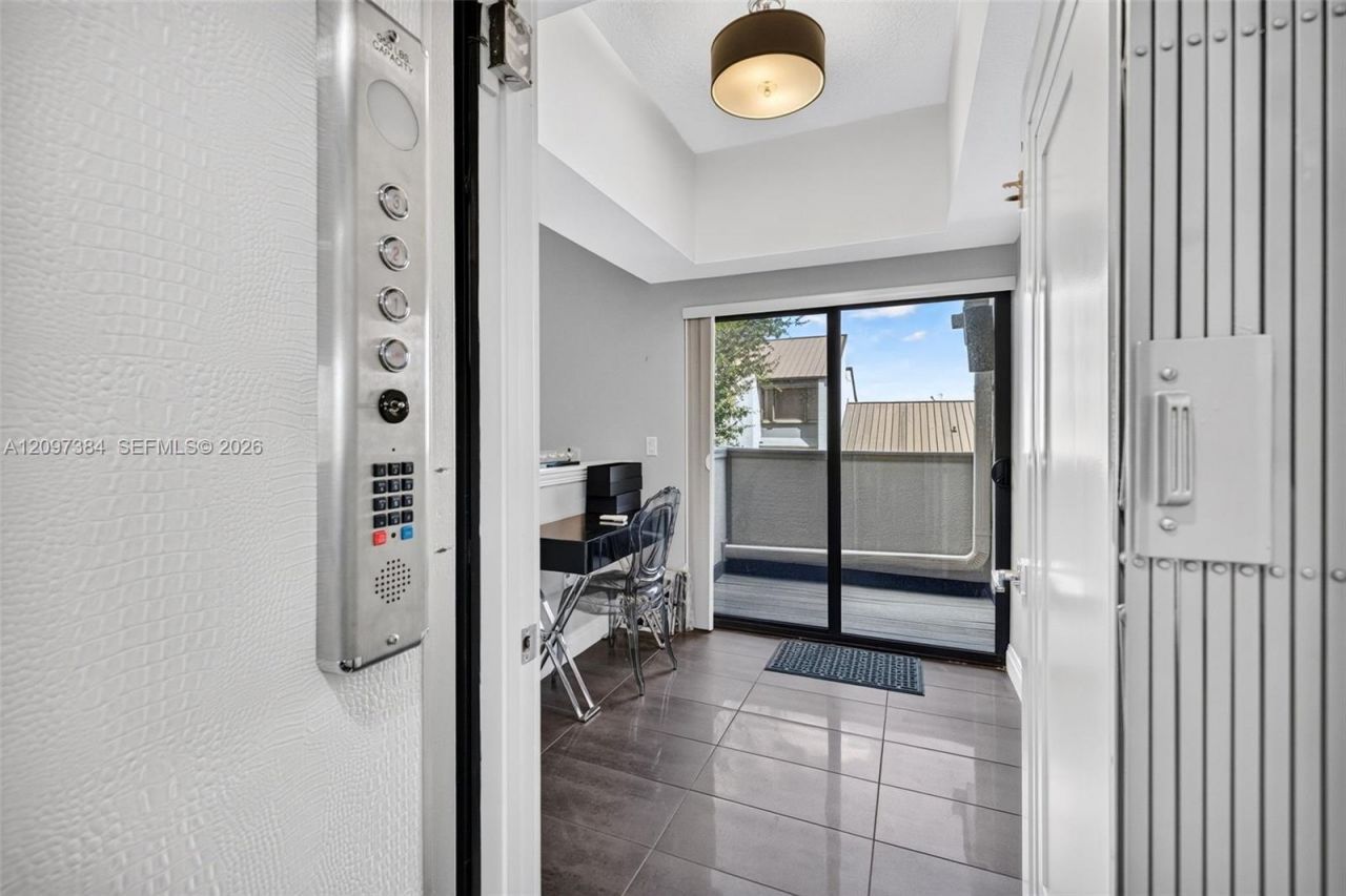 8 Port Side Dr , Unit 8A, Fort Lauderdale, FL 33316 Photo