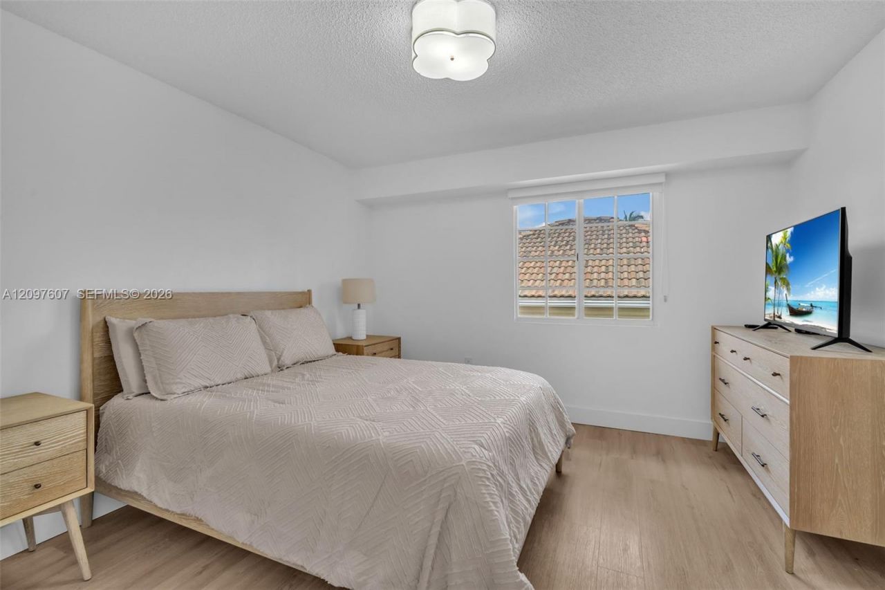 2921 NE 185th St (remodeled), Unit 1203, Aventura, FL 33180 Photo