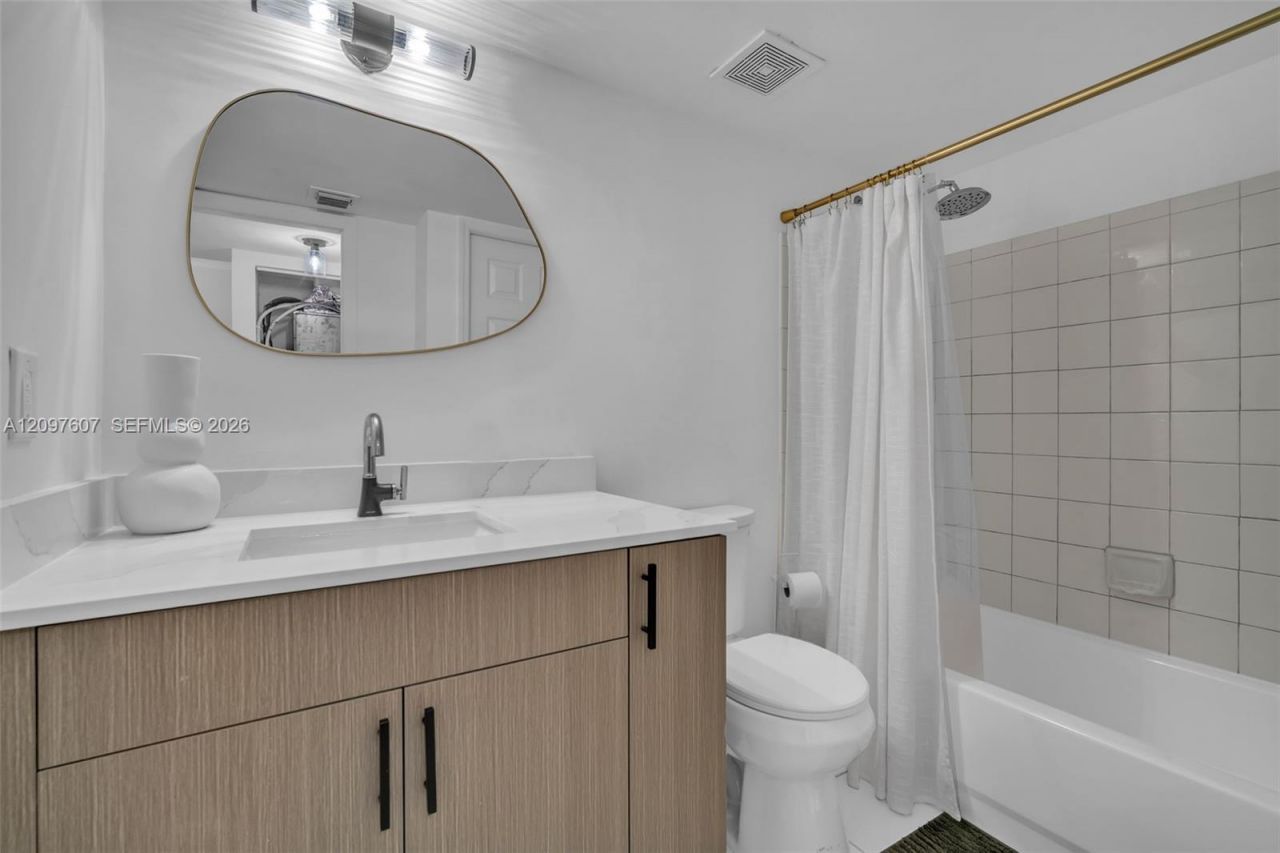 2921 NE 185th St (remodeled), Unit 1203, Aventura, FL 33180 Photo