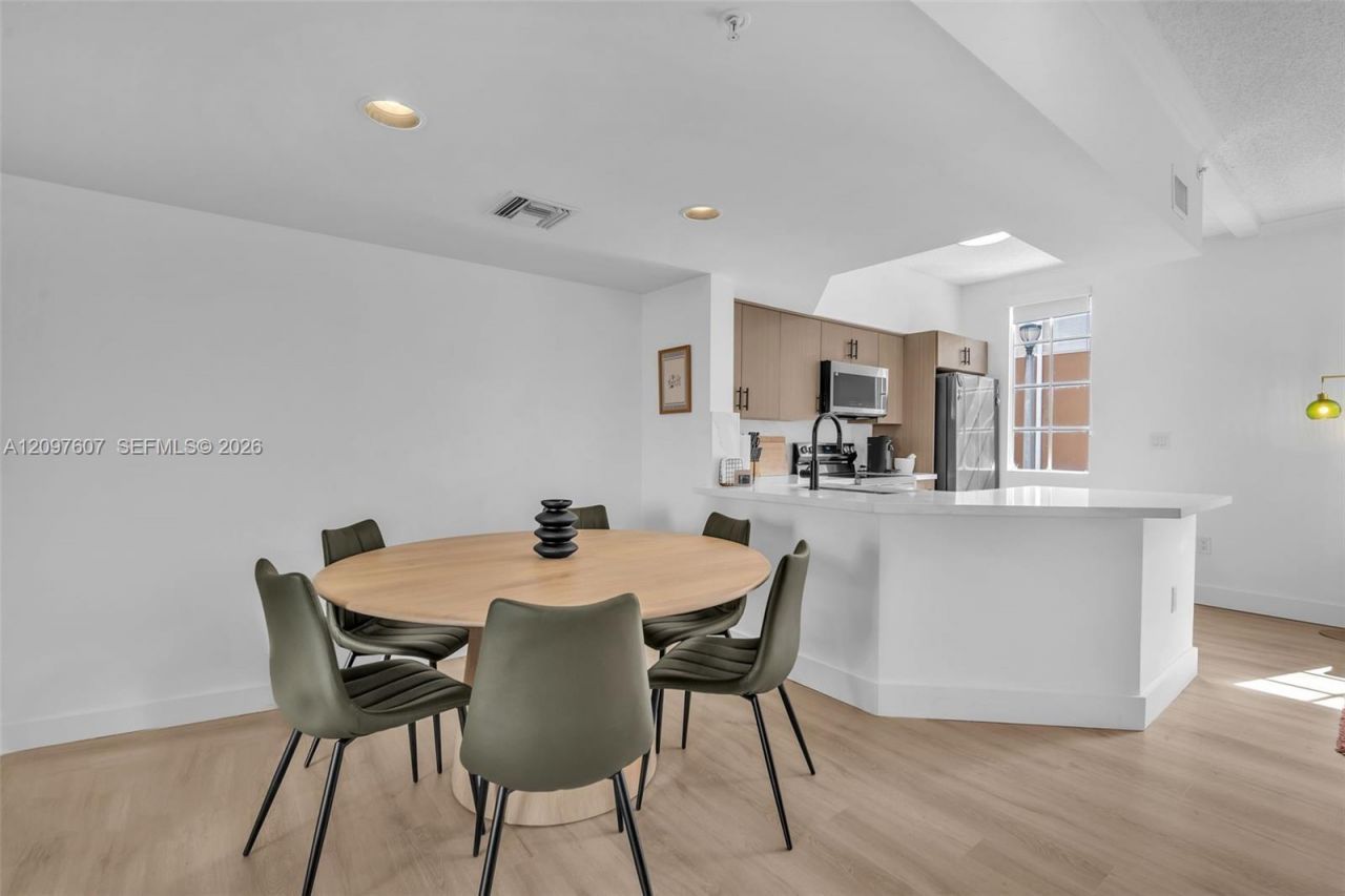 2921 NE 185th St (remodeled), Unit 1203, Aventura, FL 33180 Photo