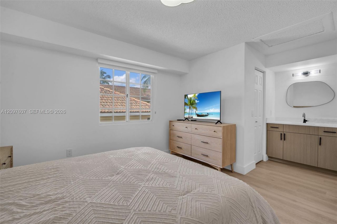2921 NE 185th St (remodeled), Unit 1203, Aventura, FL 33180 Photo