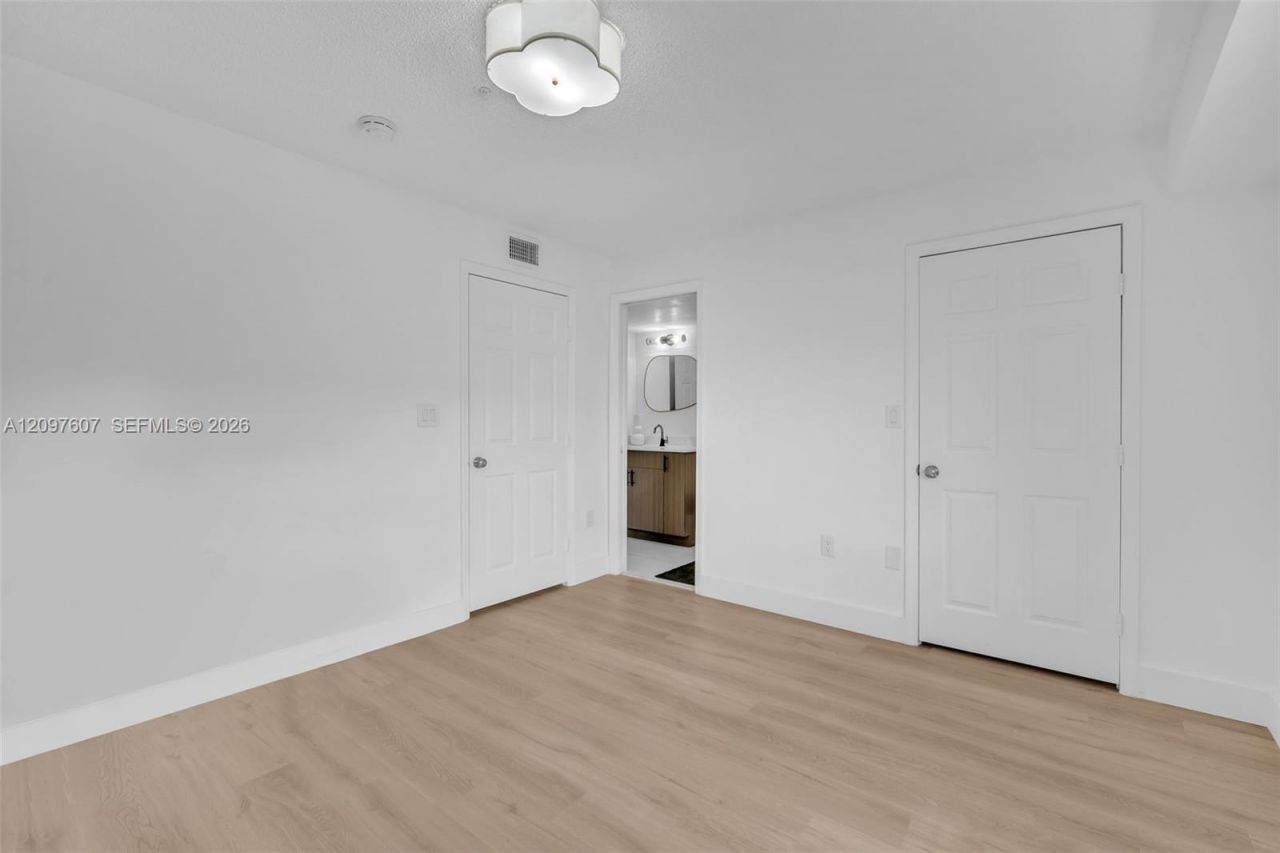 2921 NE 185th St (remodeled), Unit 1203, Aventura, FL 33180 Photo