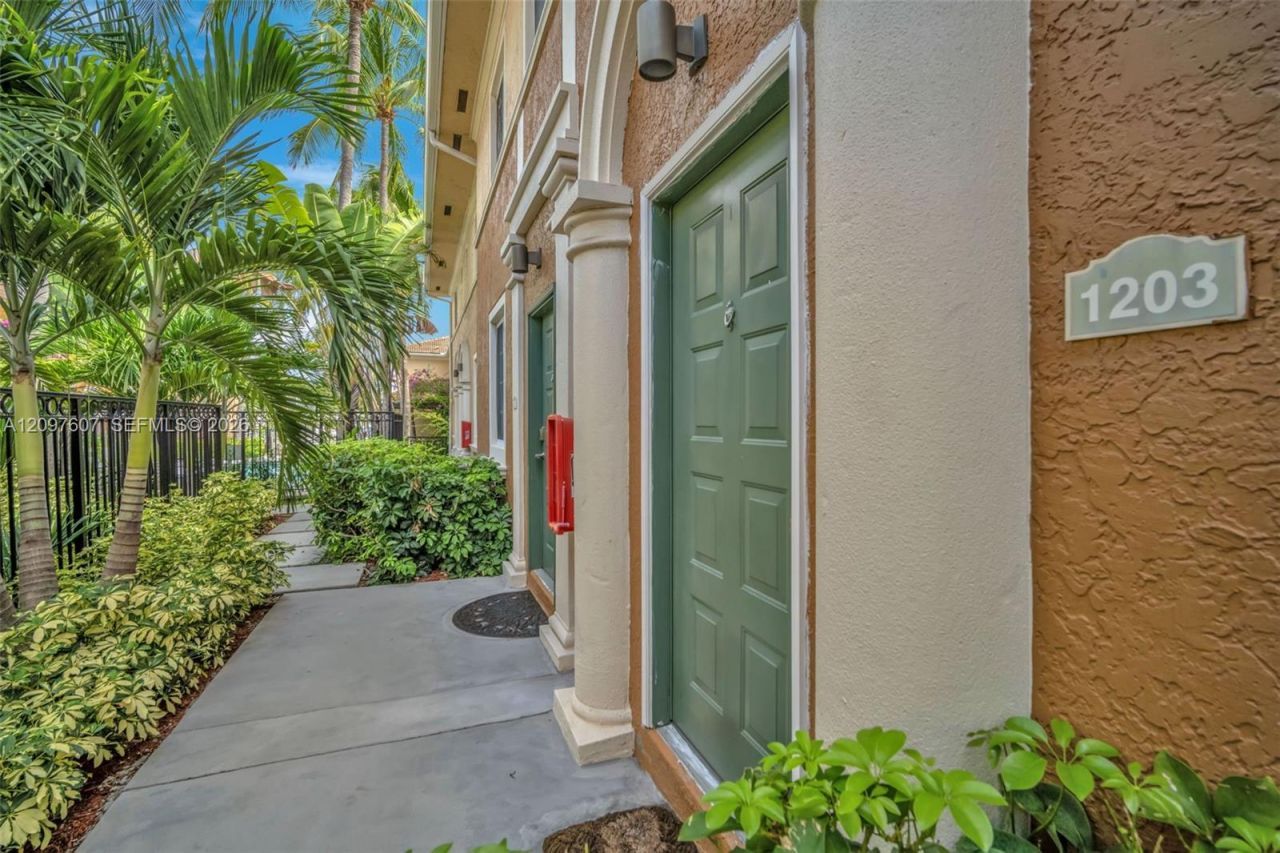2921 NE 185th St (remodeled), Unit 1203, Aventura, FL 33180 Photo
