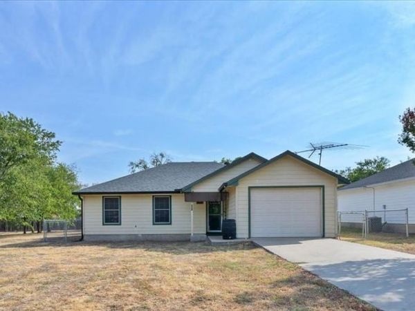 401 S Llano Street , Whitney, TX 76692