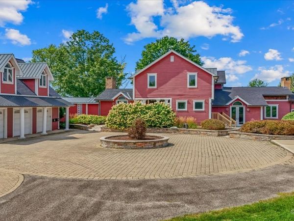 202 N Queen Anne Road , Woodstock, IL 60098