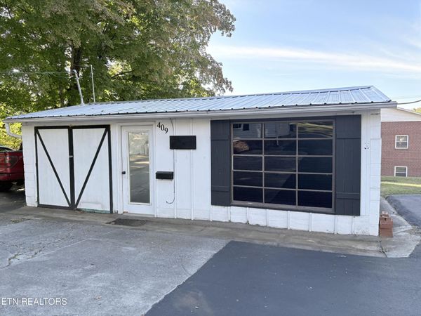 409 N 3rd St, Kingston, TN 37763