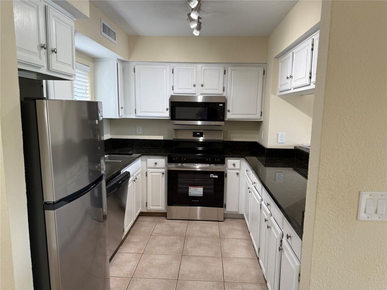5697 Ashton Lake Drive, Unit 6, Sarasota, FL 34231 Photo