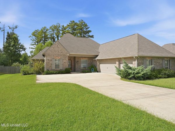 125 Freeland Lane, Clinton, MS 39056