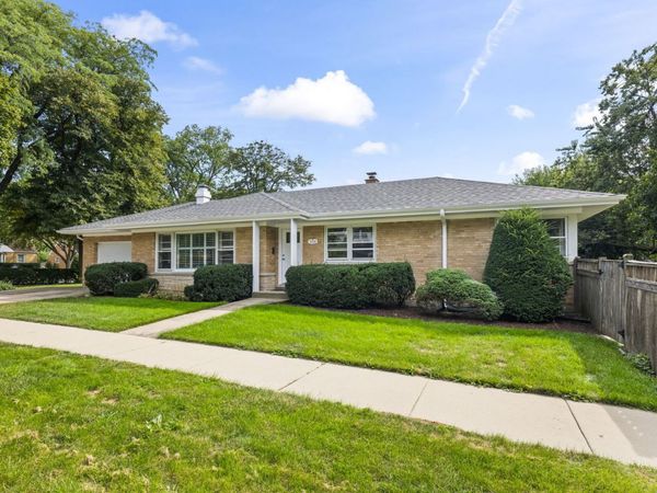 320 N Main Street , Mount Prospect, IL 60056