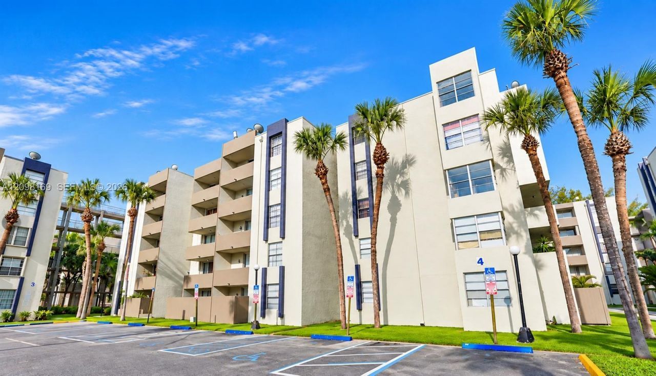 10000 NW 80th Ct , Unit 2350, Hialeah Gardens, FL 33016 Photo