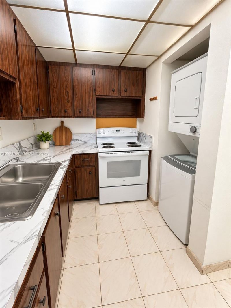 10000 NW 80th Ct , Unit 2350, Hialeah Gardens, FL 33016 Photo