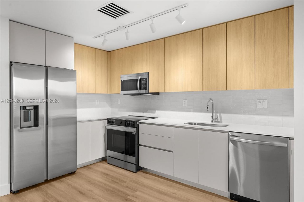215 SE 4th St , Unit 204, Hallandale Beach, FL 33009 Photo