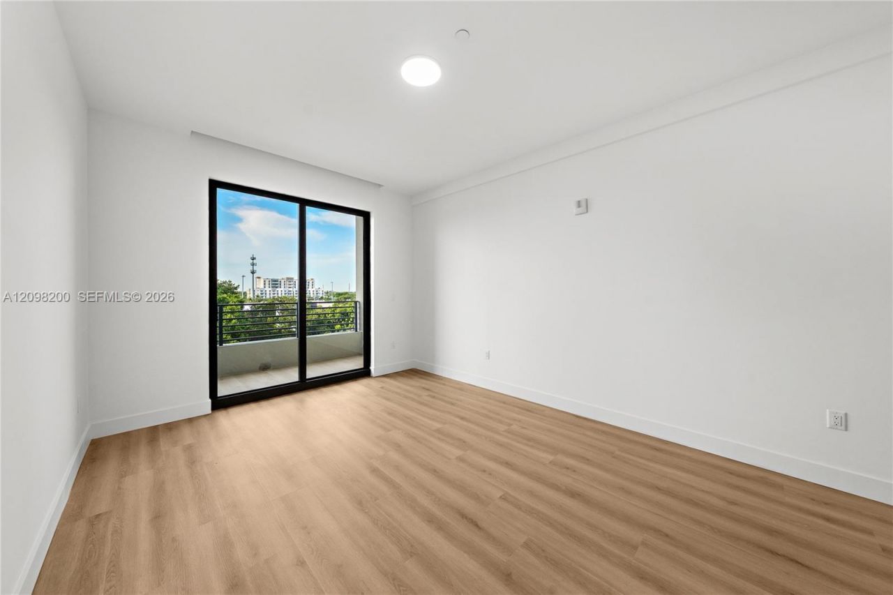 215 SE 4th St , Unit 204, Hallandale Beach, FL 33009 Photo