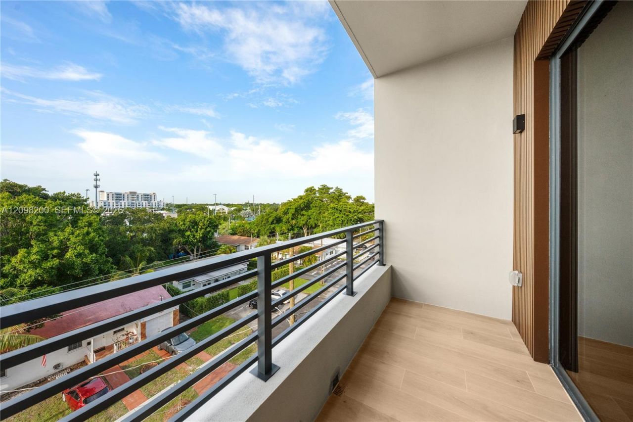 215 SE 4th St , Unit 204, Hallandale Beach, FL 33009 Photo