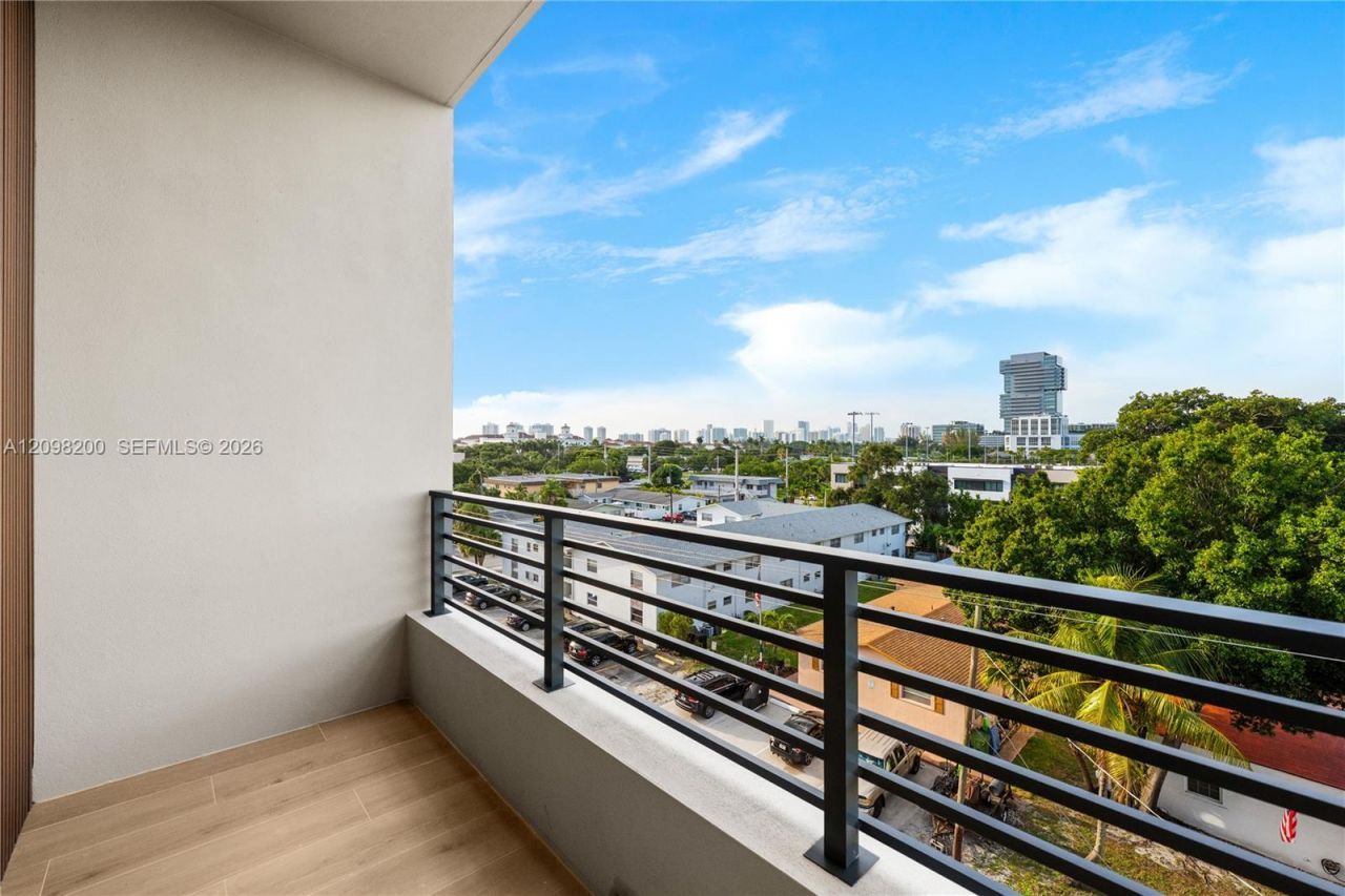 215 SE 4th St , Unit 204, Hallandale Beach, FL 33009 Photo