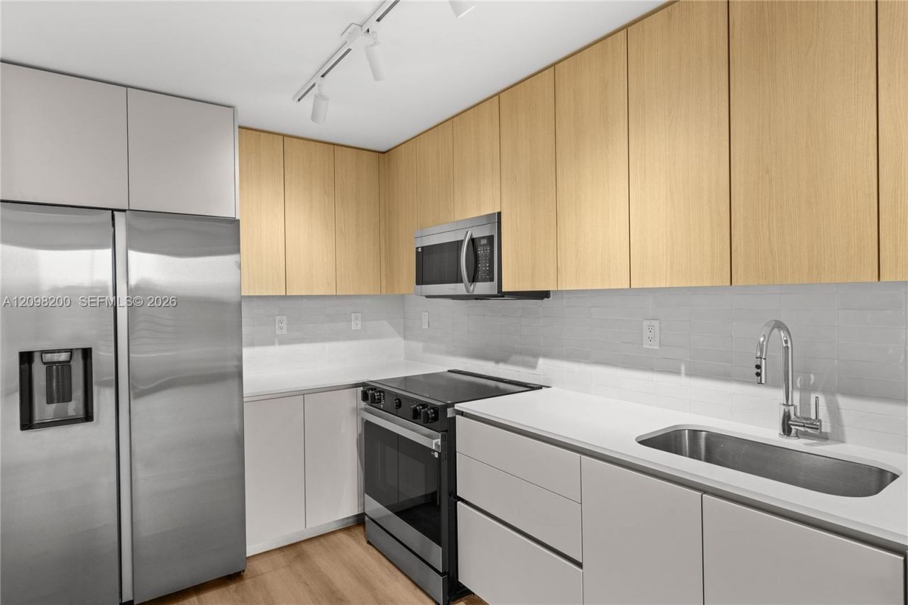215 SE 4th St , Unit 204, Hallandale Beach, FL 33009 Photo