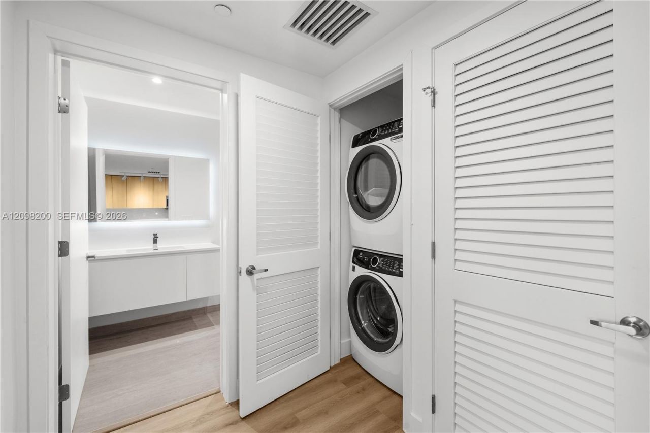 215 SE 4th St , Unit 204, Hallandale Beach, FL 33009 Photo